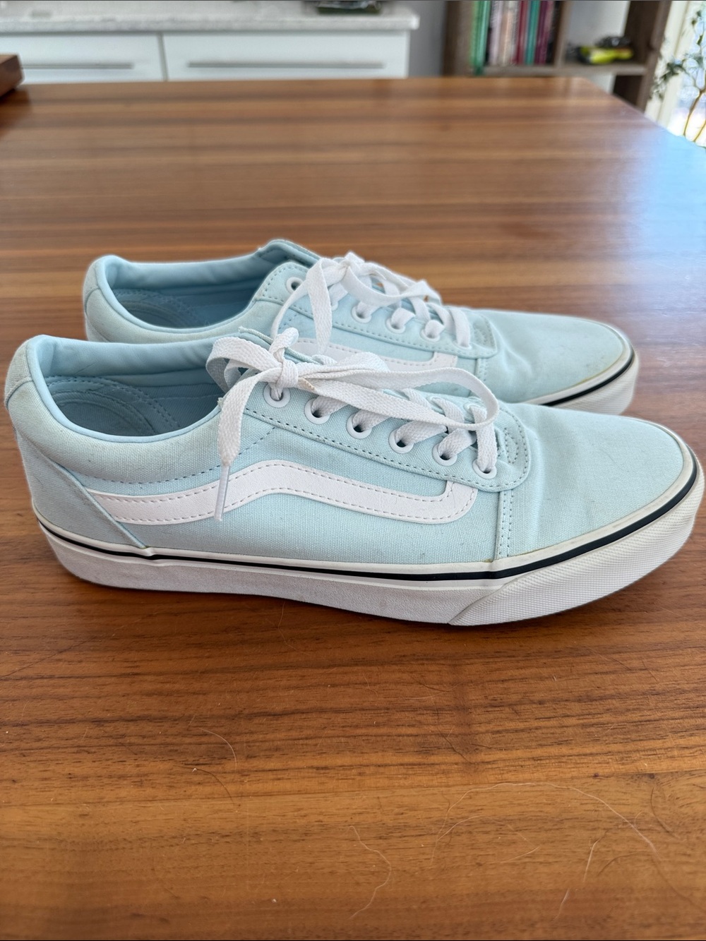 EUC Vans old Skool light blue
Women 10.0 US Mens 8.5 US